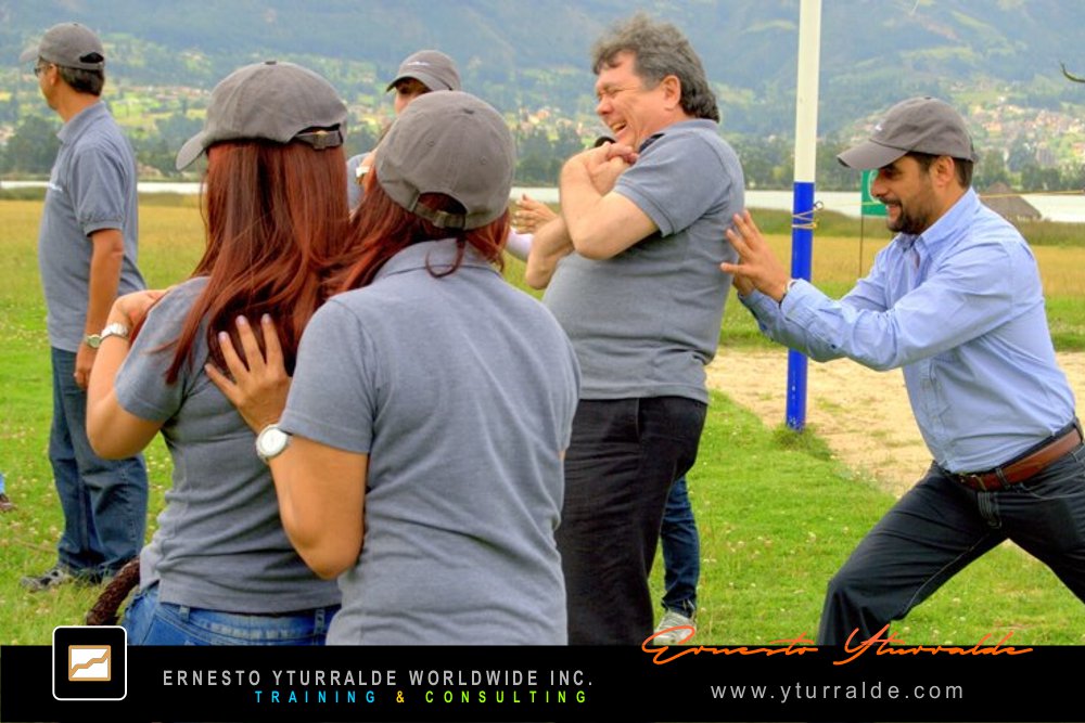 Team Building Colombia | Actividades de integración vivencial con retos colaborativos de cuerdas bajas