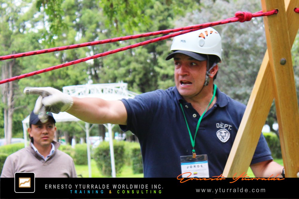 Team Building Colombia | Comunicación efectiva y accountability con dinámicas vivenciales en Bogotá